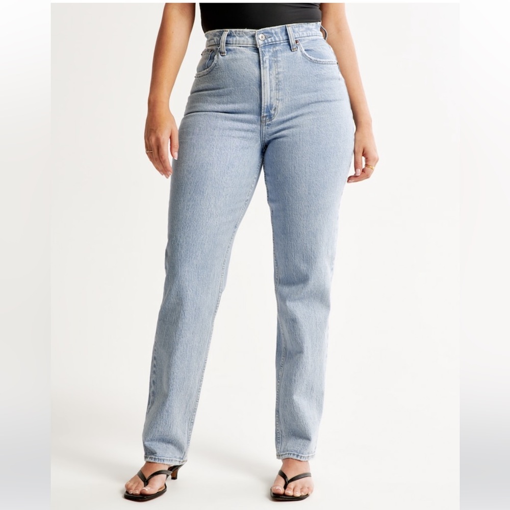 Abercrombie & Fitch - Curve Love 90s Straight Ultra High Rise Jeans